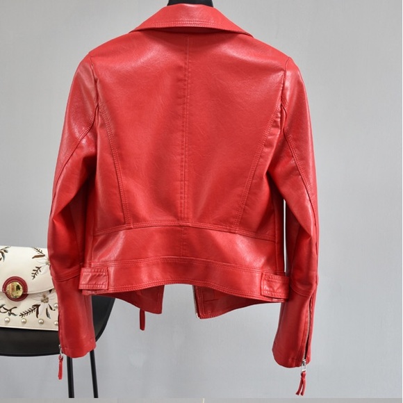 ☘️SALE☘️Vegan leather women’s short moto jacket - Picture 2 of 7